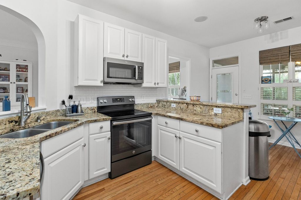 Image 11 of property listing at 186 Cartright Street, Daniel Island, SC 29492