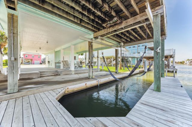 22032 Matagorda Drive, Galveston, TX 77554