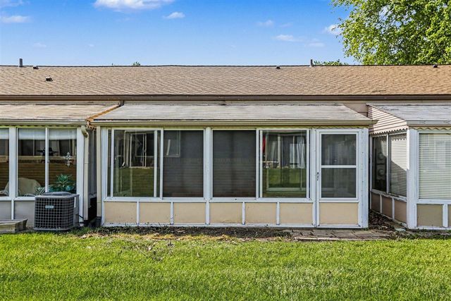 25176 Potomac Drive 2, South Lyon, MI 48178