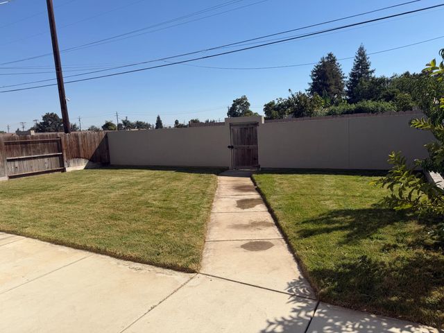 3716 Sierra St, Riverbank, CA 95367
