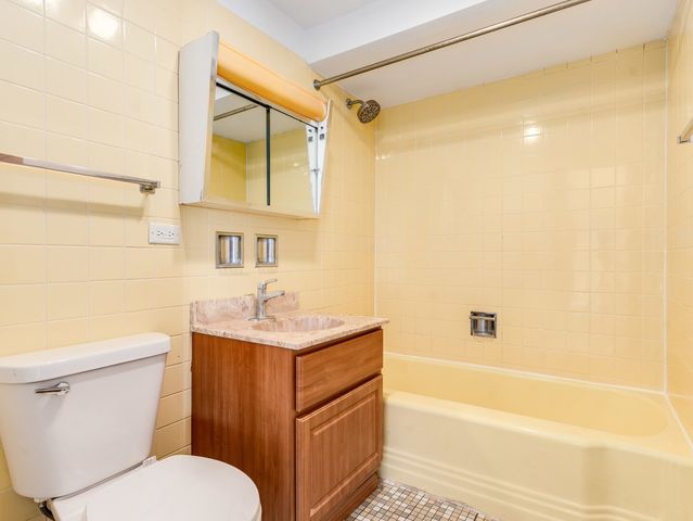 2622 Central Drive 2N, Flossmoor, IL 60422