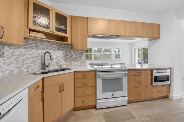 1000 Lowry Street 3e, Delray Beach, FL 33483