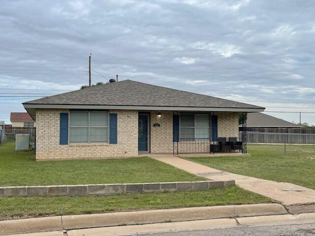 Image 1 of property listing at 206 Van Zandt Street, San Angelo, TX 76905