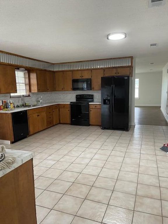 Image 10 of property listing at 206 Van Zandt Street, San Angelo, TX 76905