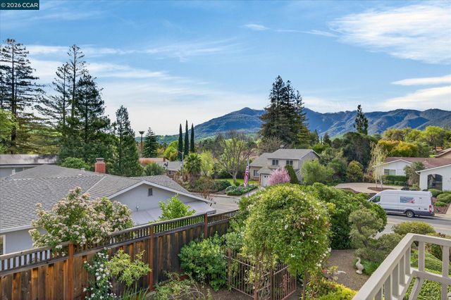 218 Mountaire Cir, Clayton, CA 94517