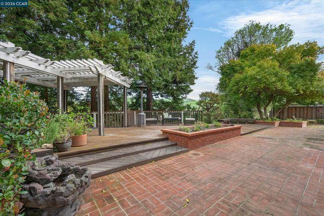 218 Mountaire Cir, Clayton, CA 94517