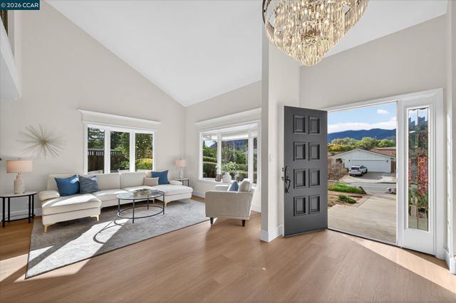 218 Mountaire Cir, Clayton, CA 94517