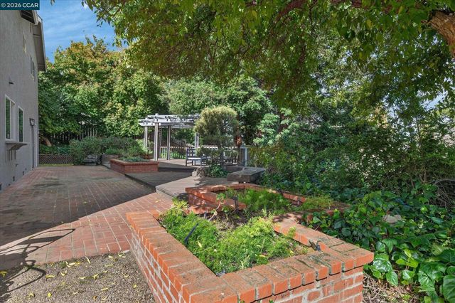 218 Mountaire Cir, Clayton, CA 94517