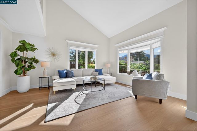 218 Mountaire Cir, Clayton, CA 94517