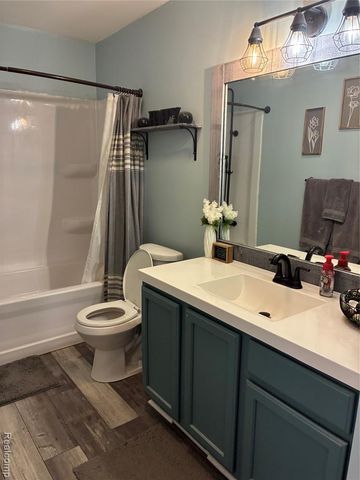 8645 Country Club Drive, Pinckney, MI 48169