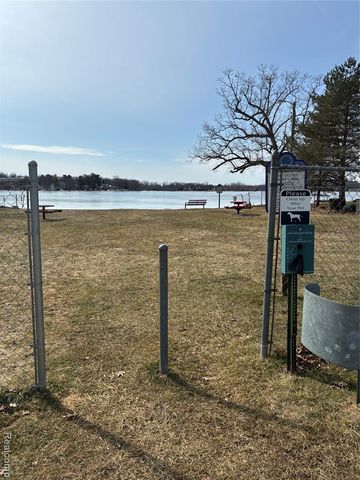 8645 Country Club Drive, Pinckney, MI 48169