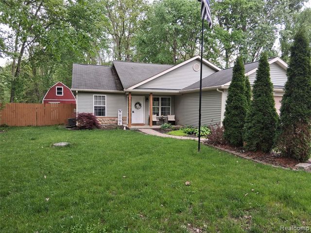 8645 Country Club Drive, Pinckney, MI 48169