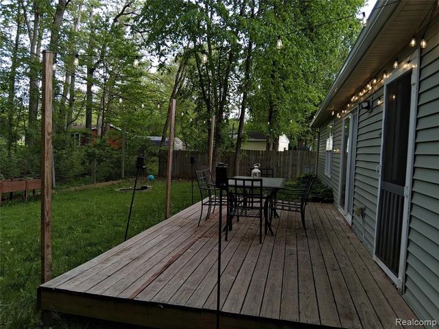 8645 Country Club Drive, Pinckney, MI 48169