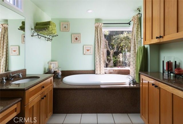 31953 10th Avenue, Laguna Beach, CA 92651