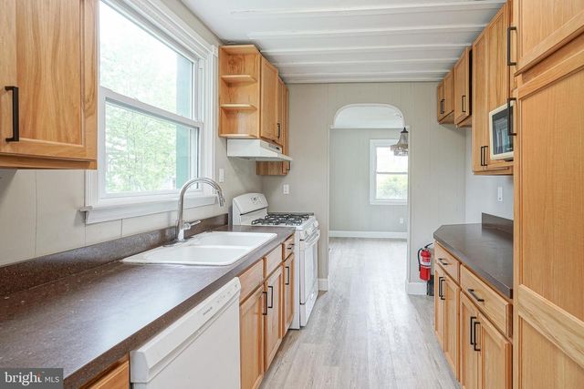 323 JACKSON AVE, Magnolia, NJ 08049