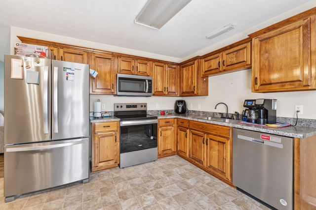 228A T G T Rd, Portland, TN 37148