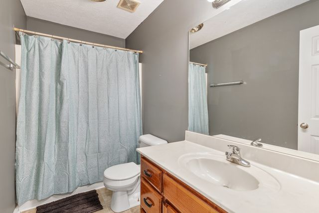 228A T G T Rd, Portland, TN 37148