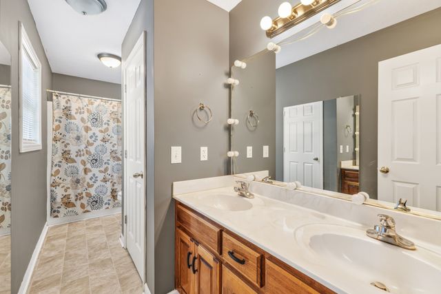 228A T G T Rd, Portland, TN 37148