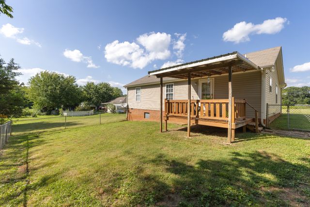 228A T G T Rd, Portland, TN 37148