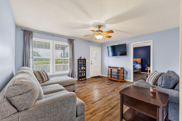228A T G T Rd, Portland, TN 37148