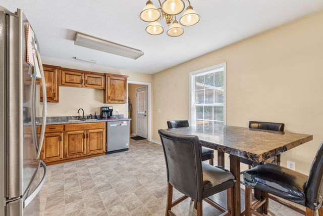 228A T G T Rd, Portland, TN 37148