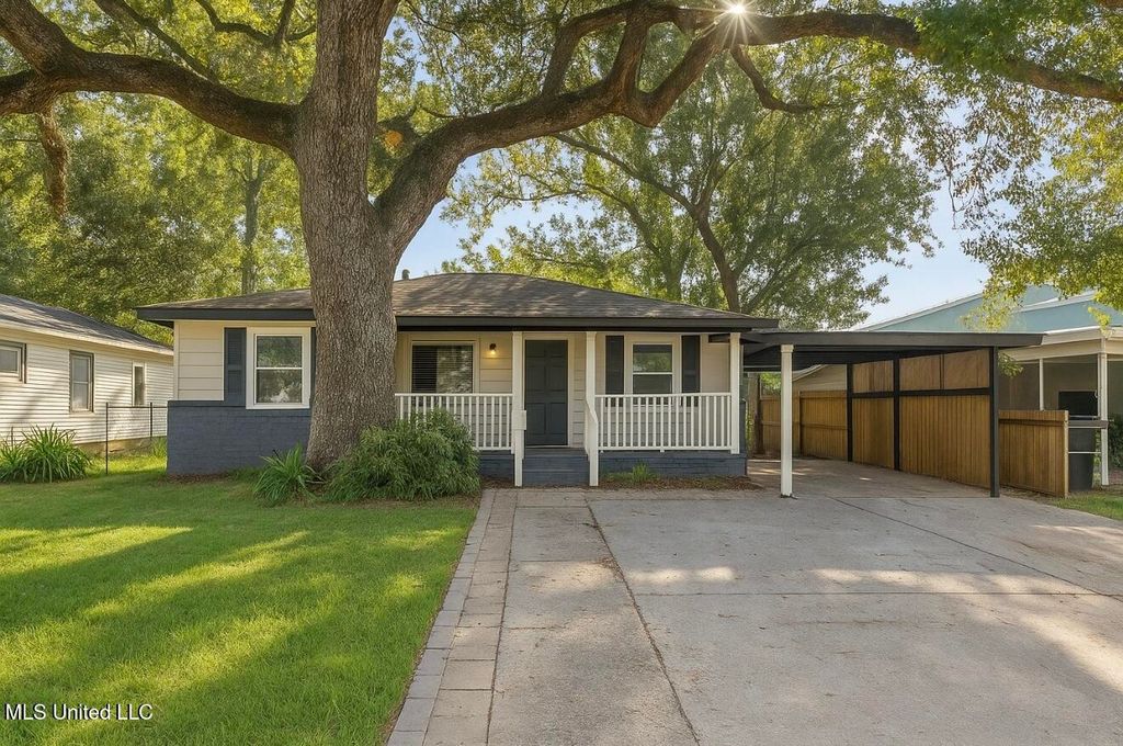222 Benachi Avenue, Biloxi, MS 39530