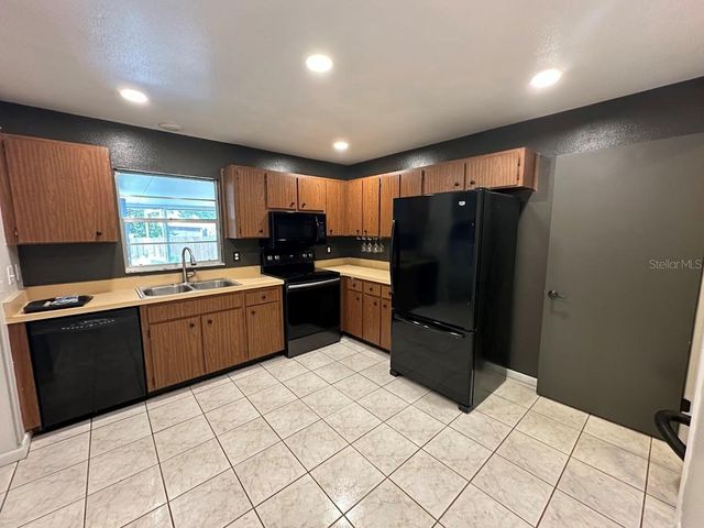 17644 MEADOWBRIDGE DRIVE, Lutz, FL 33549
