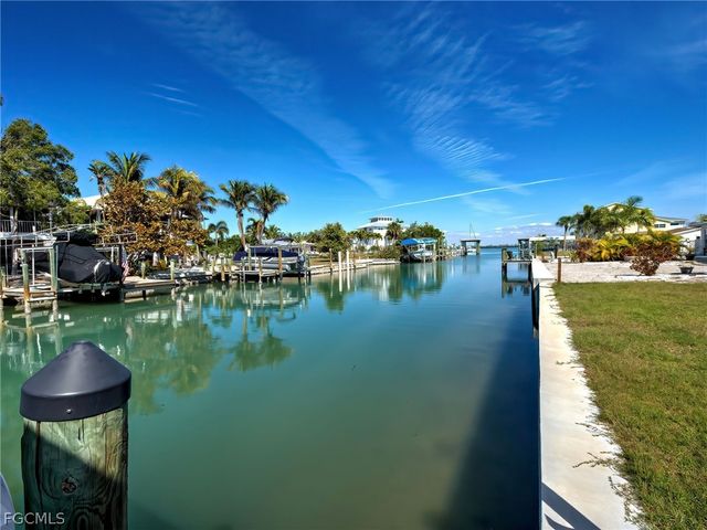 120 Mockingbird LN, Englewood, FL 34223