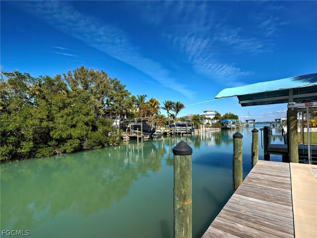 120 Mockingbird LN, Englewood, FL 34223