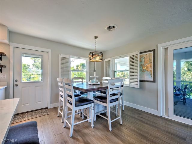 120 Mockingbird LN, Englewood, FL 34223