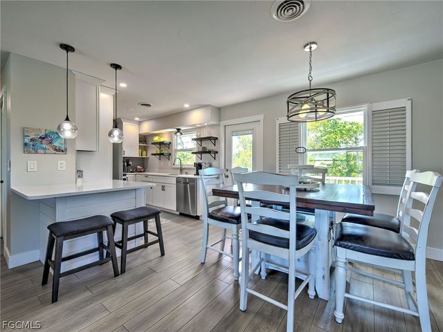 120 Mockingbird LN, Englewood, FL 34223