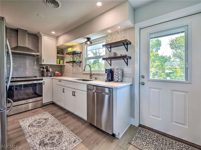 120 Mockingbird LN, Englewood, FL 34223