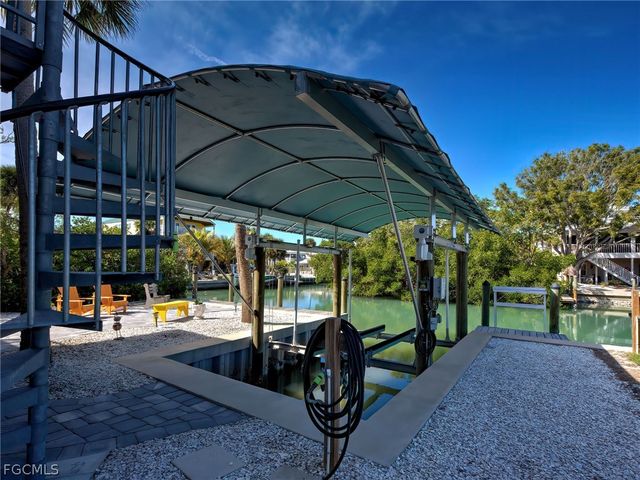 120 Mockingbird LN, Englewood, FL 34223