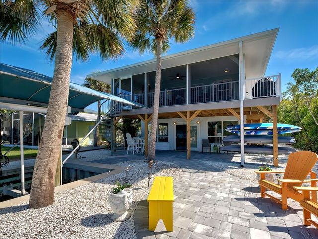 120 Mockingbird LN, Englewood, FL 34223