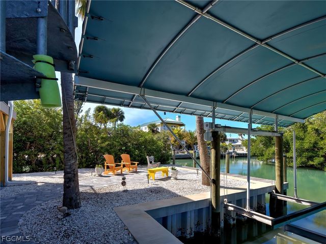 120 Mockingbird LN, Englewood, FL 34223