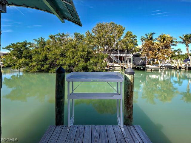 120 Mockingbird LN, Englewood, FL 34223