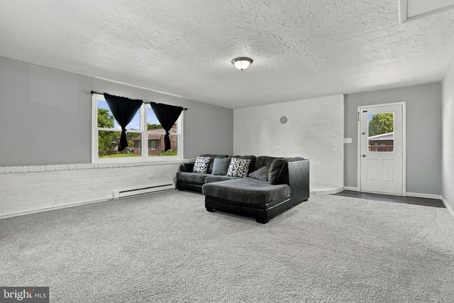 237 BUTTONWOOD DR, Elizabethtown, PA 17022