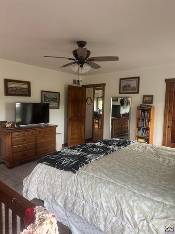 7455 SE Croco RD, Berryton, KS 66409