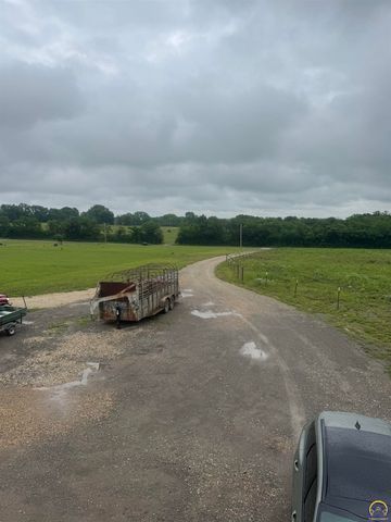 7455 SE Croco RD, Berryton, KS 66409