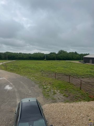 7455 SE Croco RD, Berryton, KS 66409