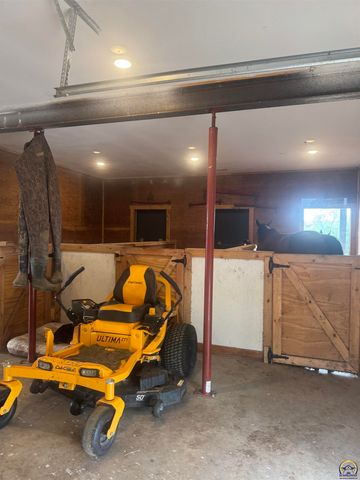 7455 SE Croco RD, Berryton, KS 66409