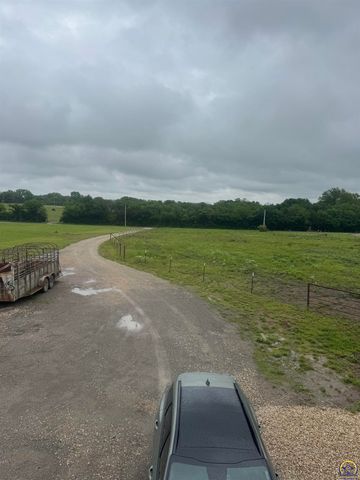 7455 SE Croco RD, Berryton, KS 66409
