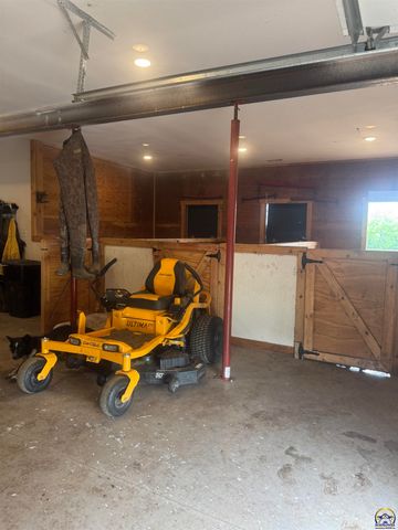 7455 SE Croco RD, Berryton, KS 66409