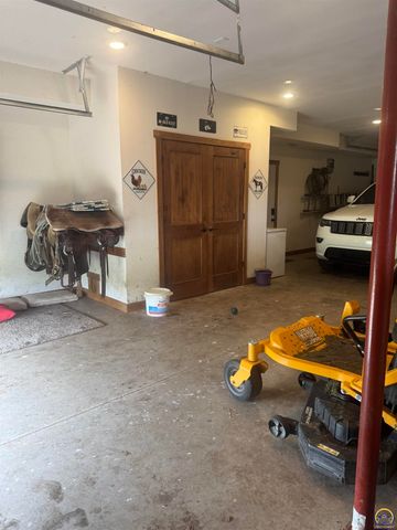 7455 SE Croco RD, Berryton, KS 66409