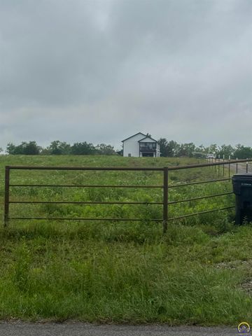 7455 SE Croco RD, Berryton, KS 66409