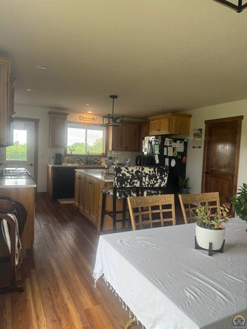 7455 SE Croco RD, Berryton, KS 66409