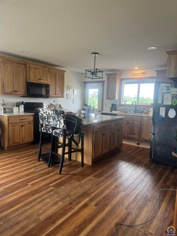 7455 SE Croco RD, Berryton, KS 66409