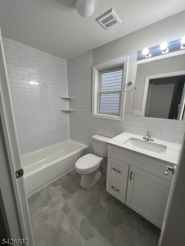 66 Delaware St, Elizabeth City, NJ 07206