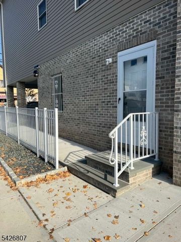 66 Delaware St, Elizabeth City, NJ 07206