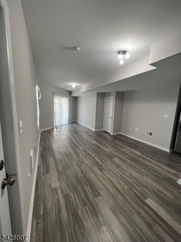 66 Delaware St, Elizabeth City, NJ 07206